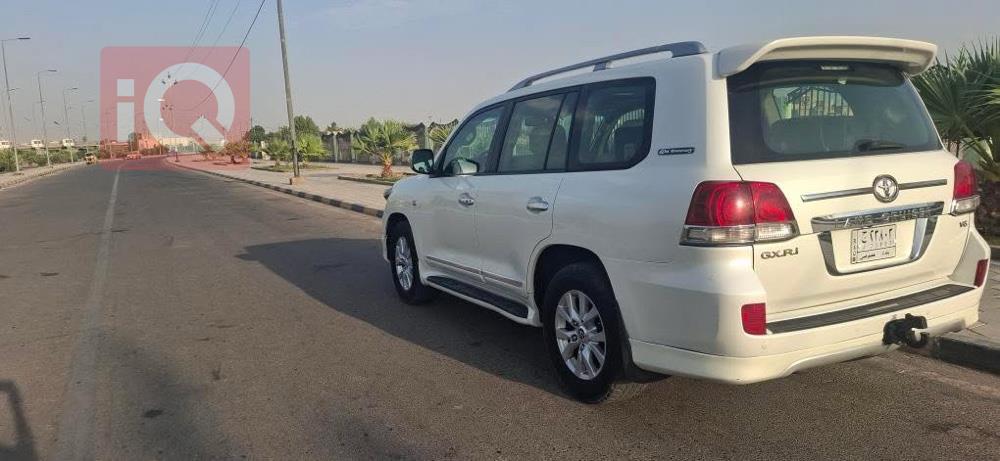 تۆیۆتا لاند کروزەر